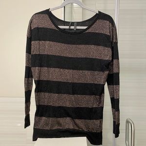 Guess Long Sleeve Sweater, Black and Gold color, Size XS